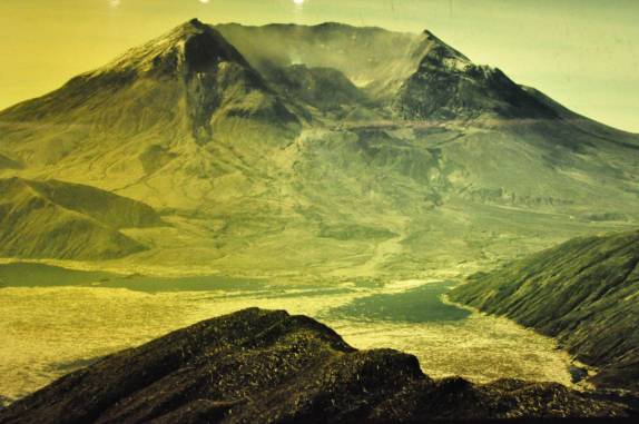 O vulcão Santa Helena, depois de sua erupção em Maio de 1980, no estado de Washington, nos EUA